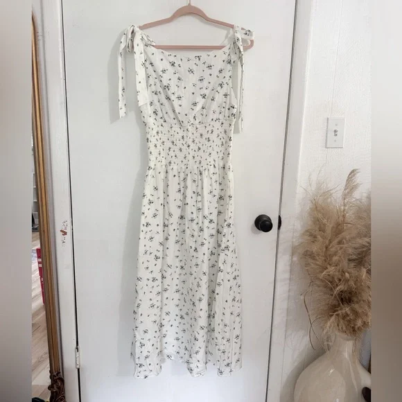 NWT Petal + Pup Leticia White/BlueFloral Tie-Shoulder Smocked Midi Dress size M - Picture 5 of 8